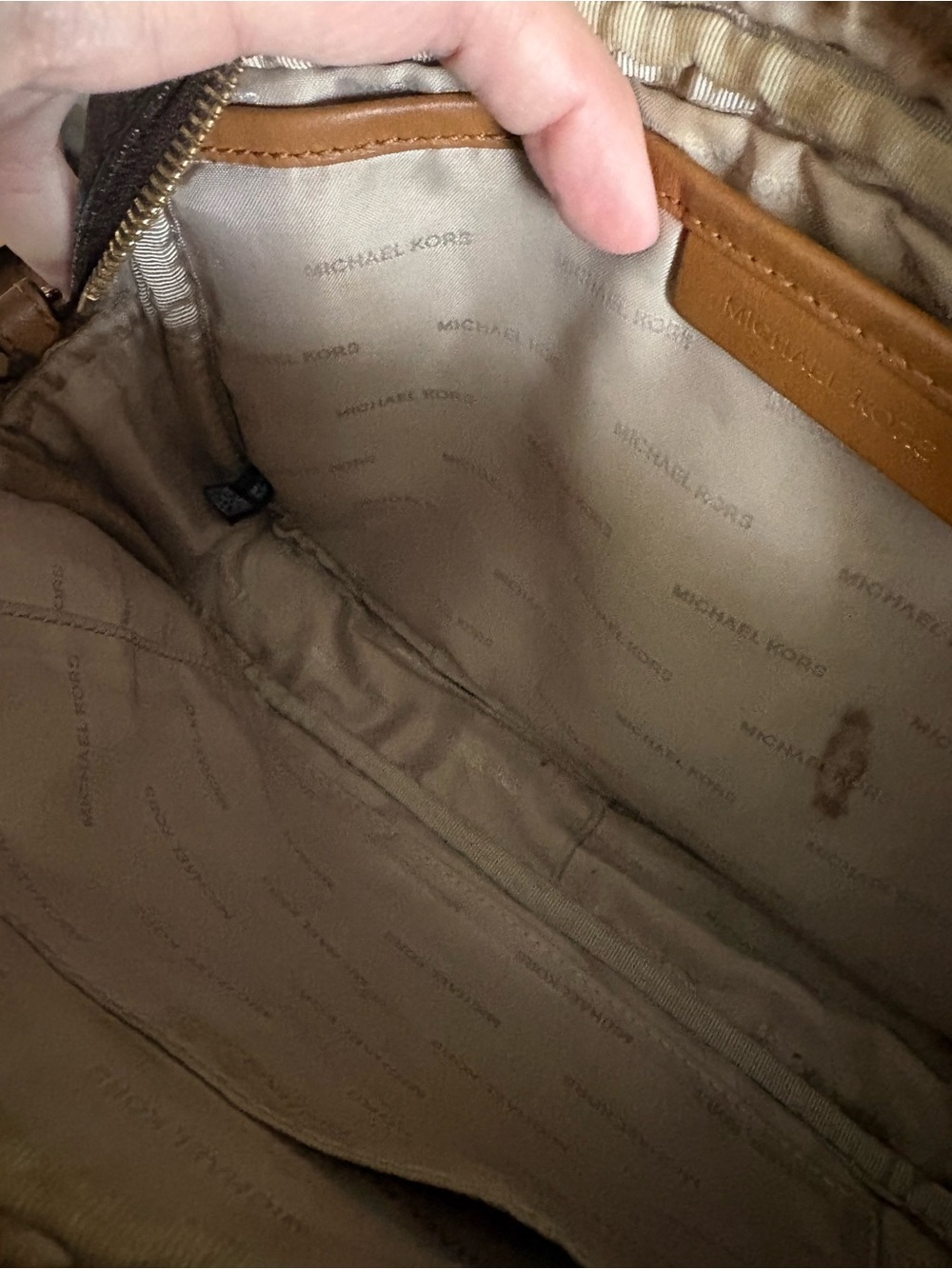 Michael Kors Signature Jet Set - Picture 9 of 11